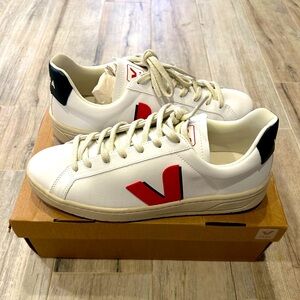 Mens Veja Urca White CWL sneakers, $180, Sz 11